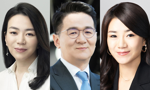 장남 조원태 대한항공 사장(사진 가운데), 장녀 조현아 전 대한항공 부사장(사진 왼쪽), 차녀 조현민 전 대한항공 전무
