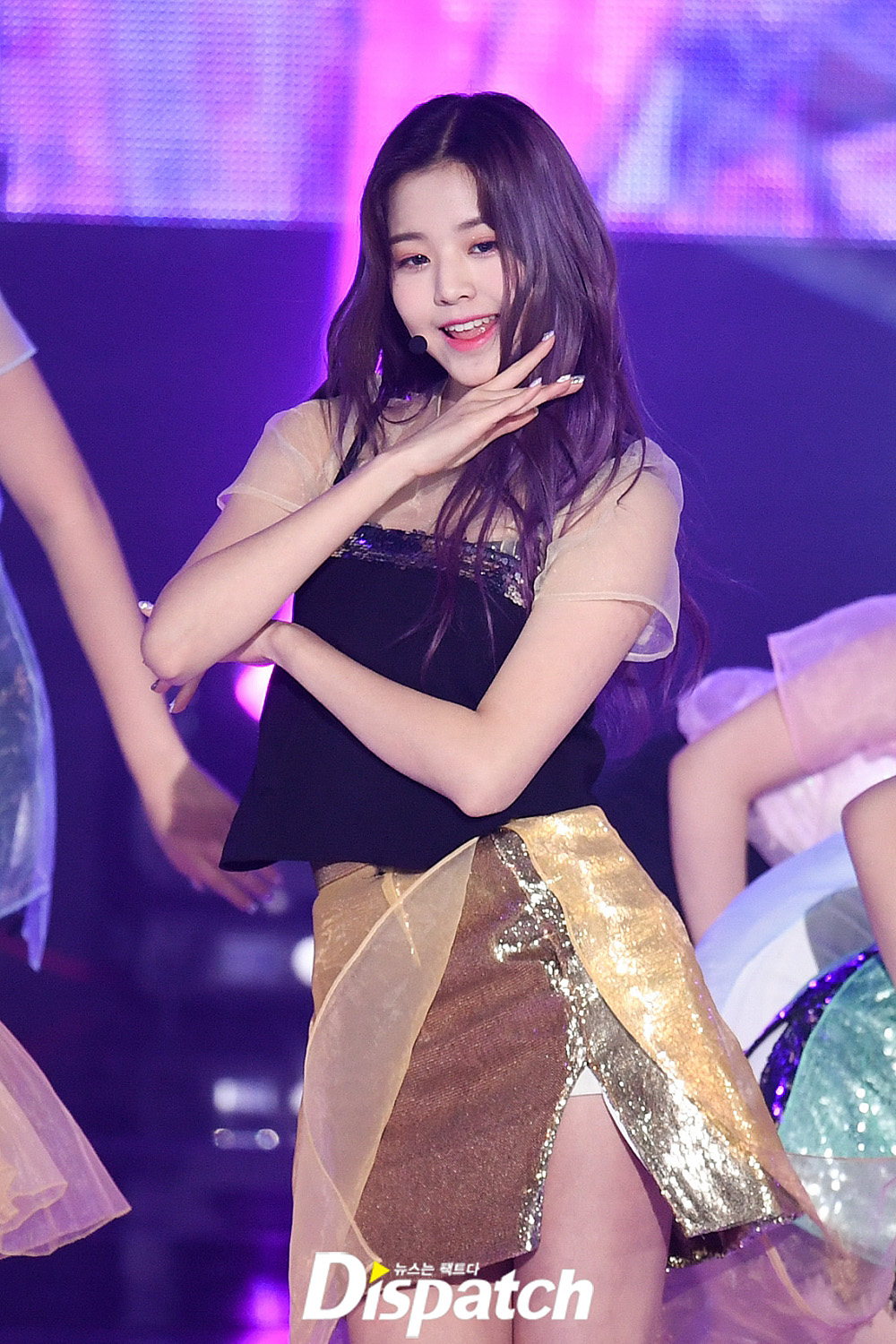 SBS MTV The Show live broadcast was held at SBS Prism Tower in Sangam-dong, Mapo-gu, Seoul on the afternoon of the 21st.Izone Jang Won-young showed a fresh atmosphere on the day.On the other hand, the live stage of The Show will feature Blockby Bastaz, Pentagon, Momoland, Dia, JBS95, KARD, Eyes One, Park Girl, Everglow, Ko Seung-hyung, Dream Note, Hot Place, VAV and Kang Si-won.fresh youngestI ripped the comics.a girls purity
