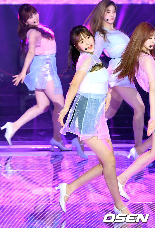 On the afternoon of the 9th, SBS MTV The Show was broadcast live on SBS Prism Tower in Mapo-gu, Seoul.Girl group IZ*ONE Ahn Yu-jin has a wonderful stage