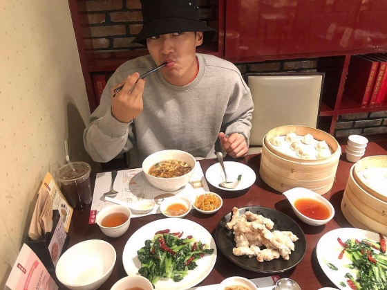 <p>Choi Siwon  9 in his Instagram the Bishop. Sadly my day a little part of things. Quite a bit. Well with the pictures Ive posted.</p><p>Public photo belongs to Choi Siwon  is a lot of food, complete with a dining table sitting in front of the chopsticks to water.</p><p>Especially Choi Siwon  of a playful expression eyes.</p><p>This to netizens alone. . ?. Yummy!, envy, I, such as the reaction showed.</p><p>Meanwhile, Choi Siwon  is a KBS 2TV on the drama, you people!In the Western United States role appearances.</p>