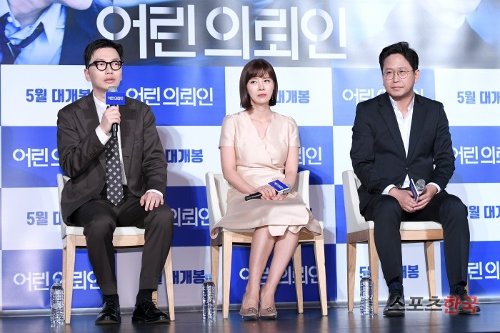 Yi Dong-hwi, Yoo Sun and Jang Kyu-sung are attending the production report of the movie The Client held at the entrance of Lotte Cinema Counter in Gwangjin-gu, Seoul on the 10th.The Client is a true story based on the truth that a lawyer who only wanted to be a successful person met a 10-year-old girl who confessed to killing her seven-year-old brother.Yi Dong-hwi, Yoo Sun, Choi Myung-bin, and Lee Ju-won will appear. It will be released in May.