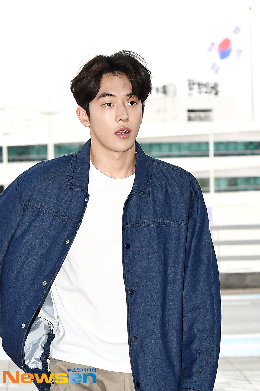 Actor Nam Joo-hyuk departed for Thailand Bangkok on April 10th to attend an overseas schedule through the Incheon International Airport in Unseo-dong, Jung-gu, Incheon.Actor Nam Joo-hyuk is leaving for Thailand Bangkok, presenting airport fashion.exponential earthquake