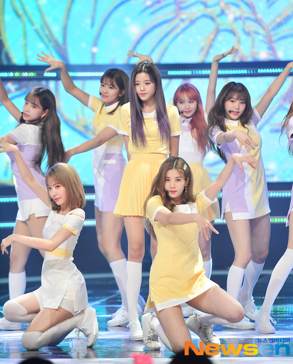 Girl group IZWAN is performing on MBC music live broadcast Show Champion held at MBC Dream Center in Ilsan, Janghang-dong, Ilsan-dong, Goyang-si, Gyeonggi-do on the afternoon of April 10th.Meanwhile, Show Champion appeared in Momoland, Eyes One, Pentagon, JBJ95, Stray Kids, VAV, Card, Everglow, Camilla, Kang Siwon, 1TEAM, Dream Note, Park Girl, Hot Place, Young Tak and Ko Seung Hyung.expressiveness