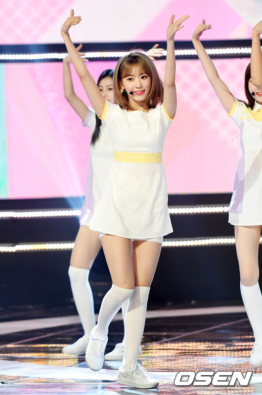MBC Music Show! Champion was broadcast live at MBC Dream Center in Ilsan, Goyang, Gyeonggi Province on the afternoon of the 10th.IZ*ONE Miyazaki Sakura is showing off a great stage.