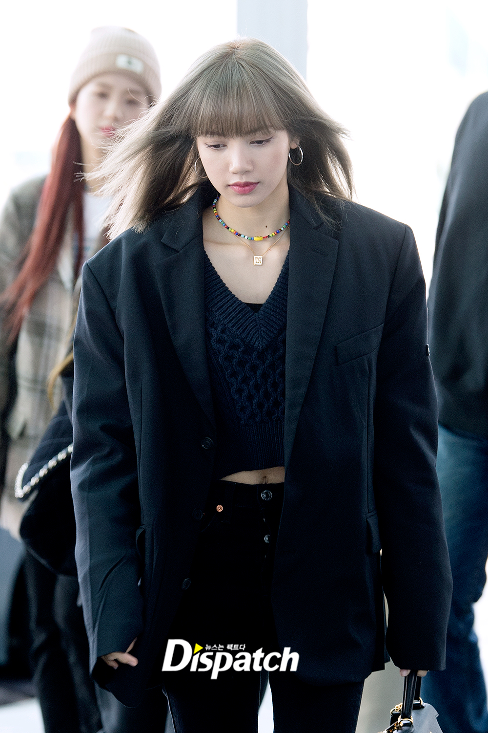 The group BLACKPINK departed for Los Angeles via Incheon International Airport on the afternoon of the 11th to digest overseas schedules.BLACKPINK Lisa made a chic feeling in all black fashion on the day.Its not a movie.Airport Runway.overwhelming atmosphere