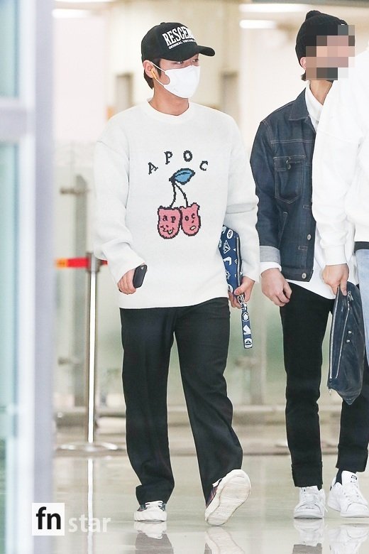 Singer Park Jihoon arrived at Gimpo International Airport after finishing a fan meeting in Tokyo, Japan on the afternoon of the 11th.