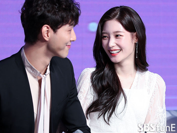Singer and actor Jung Chae-yeon (right) is smiling at the production presentation of the Netflix drama First Love is the First Time held at the Conrad Seoul Hotel in Yeongdeungpo-gu, Seoul on the 12th.