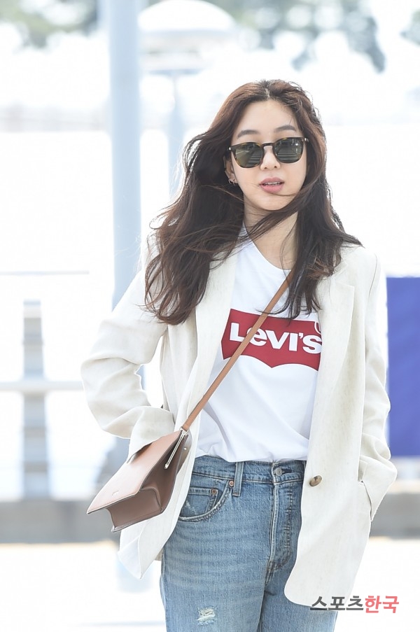 Jung Ryeo-won is leaving for LA through Incheon International Airport on the afternoon of the 11th.