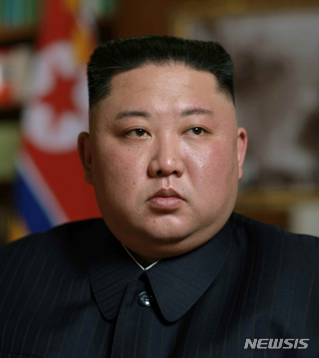 【서울=뉴시스】 북한 노동신문은 지난 11일 열린 최고인민회의 제14기 제1차회의 1일 회의에서 김정은 국무위원장이 재추대됐다고 12일 보도했다. 이날 회의에서는 최룡해 당 중앙위원회 부위원장을 최고인민회의 상임위원장이자 국무위원회 제1부위원장으로 뽑혔다. 2019.04.12. (출처=노동신문) photo@newsis.com