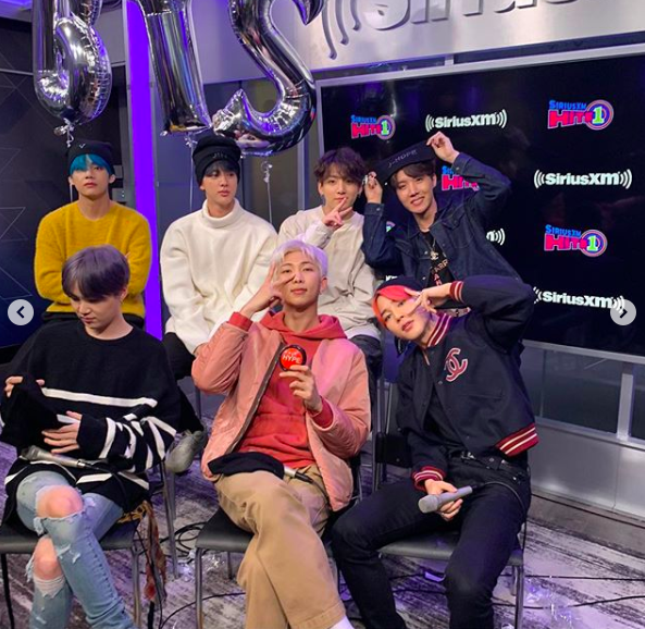 Actor Seo Min-jung told me how he met with the group BTS.Seo Min-jung posted a picture of her instagram with BTS on the 12th, adding, The way I feel so nervous remains in the picture...My face is rustic.Seo Min-jung was a translator on the United States of America Internet radio, where BTS appeared as a guest.Seo Min-jung said, After the release of the new album, I woke up at 3:30 am for the live broadcast at 7:00 am on the first broadcast Sirius Axem, and Yejin prepared to go to school and arrived through the darkness.... When the BTS asked me if I knew you, I was too old and I was older. I almost got it, she said, expressing her thrilled heart.Seo Min-jung said, Everyone is a world star who is prepared and excited to have BTS, but he remains so hard after the broadcast, so he greets me and is really confident, proud, but impressed by the pure and humble appearance.Boy in luv Get a lot of love for many people, he added.BTS released their new album MAP OF THE SOUL: PERSONA (Map of the Soul: Persona) at 6 p.m. on the day.The title song Boy With Luv for Small Things immediately topped the real-time charts on the sound source site.The rest of the songs also climbed to the 2nd ~ 7th place and achieved so-called line, and spring day and idol also appeared on the charts.Seo Min-jung Instagram
