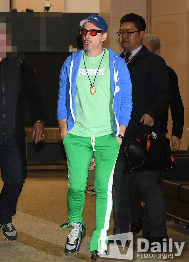 Hollywood actor David Beckham Downney Junior arrives at Gimpo Airport on the evening of the 13th to promote the movie The Avengers: Endgame.The Avengers team will be accompanied by actors David Beckham Downney Junior, Brie Larson, Jeremy Renner and Anthony Russo and Joe Russo.On April 15th, he will attend the Asia Press Conference and Asia Fan Event to share the vision of Marvel Studios and details about The Avengers.The Avengers: Endgame is a story about the surviving The Avengers combination and the strongest battle of Billen Thanos, which became the last hope of the earth after Infinity War.David Beckham Downney Junior Enters