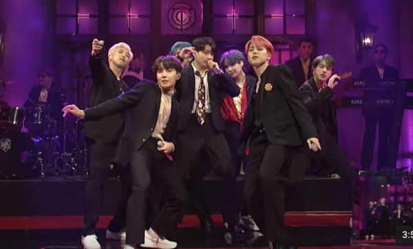 BTS, the global idol that released its new album, is shaking Worlds pop music scene. BTS new album Map of the Sol: Persona is ranked #1 on the iTunes top album chart in 86 countries around World, including United States of America, Canada, the United Kingdom, Brazil, Singapore, India, Japan and Taiwan.The album, which was released simultaneously at 6 pm on December 12, has been evaluated by various music charts around World in three hours.The title song Poetry for Small Things (Boy With Luv) has recorded 17 million views on YouTube in James Stewart, the shortest YouTube views ever posted by a Korean singer.BTSs album was featured by American pop star Halsey, and appeared in music videos and collected topics before the release.Love Yourself, released in May last year, has won the top spot on the Top Album charts in 65 countries around World, including United States of America, the United Kingdom, Australia and Brazil. At the same time, the poetry for small things, which is a paralysis of domestic music sites, is also sweeping the top of major domestic music sites such as Melon, Mnet, Bugs and Genie.Immediately after the release of the BTS album, the server was once down due to the crowd of users in the largest music site Melon in Korea.According to Melon, Traffic has been running several times in the past 12 to 13 days, so it has not been able to access mobile for about two hours Haru.I was preparing for Traffic growth as I am an artist who is in great attention all over World, but I did not expect it to run this far, said Melon. In addition to the Poetry for Small Things topped the iTunes top song, the entire seven songs on this album were named in iTunes Top 10 in turn.Make It Light, featured by British pop star Ed Sheeran, ranked third in the top song, Home ranked fourth, Sowoo ranked fifth, Intro: Persona ranked sixth, Dionysus ranked seventh, and Jame View ranked eighth. BTS new album also changed the record of Guinness in Korea based on album sales before its release.It remained the top seller in the Amazon CD & Vinyl category for 30 days until the 11th, the day before the release of the album.BTS album distributor, Dreamers Company, said that the total number of reservation orders received for a month totaled 3,021,822.Before the album came out, the third album, which included Kim Gun-mos Mismatched Meet, released in 1995, was on Guinness, Korea with 2.86 million copies.US SNL comeback stage .. Prove the Worlds Top Idol Status Bulletproof Boys appeared on NBC comedy show Saturday Night Love live! (SNL) on the 13th (local time) and released Worlds first comeback stage.Hollywood actor Emma Stone, who appeared as their pre-stage host (introducer), was surprised by the crowds shout after introducing it as the stage of BTS. BTS member Sugar (26) said in Combag Special (BTS Honey FM 06.13), which was presented through Naver Love Live!! in New York on the night of the 12th, This album was pleasantly worked in the Love Love live!!r. I feel like I have a good feeling, but I think the results are good because I put down my mind. Regarding the popularity of BTS sweeping World, Ha Jae-geun, a cultural critic, said, BTS is already Worlds best idol. BTS is already Worlds best idol.Black Pink has set a YouTube 100 million view record for James Stewart with Kill This Love, but the BTS has shortened the record by one day faster than this, Ha said. The BTS has been building a solid fandom globally. The BTS has since moved from Los Angeles to Chicago, New Jersey, Brazil, Britain, France, Japan and others. It continues to tour in eight regions around World.