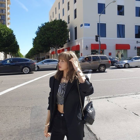 Lisa of BLACKPINK posted a photo on her Instagram on the 14th.The photo showed Lisa standing on the street taking a picture, and Lisa matched her crop blouse with a black jacket to create a sophisticated atmosphere.A clear eyebrow and a small face attract attention.Meanwhile, Lisas group BLACKPINK is working as a new song Kill Dis Love.