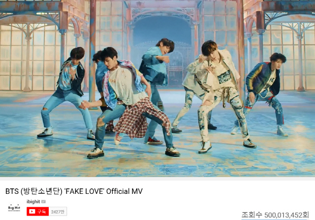 Group BTS FAKE LOVE music video and DNA music video exceeded 500 million views and 700 million views respectively.BTSs LOVE YOURSELF Her title song DNA music video exceeded 700 million YouTube views around 3:23 a.m. today (15th).The FAKE LOVE music video of LOVE YOURSELF Tear reached 500 million YouTube views at 2:04 pm on the 14th.DNA is the first music video in Korea group to achieve 600 million views. It visually expresses the lyrics of DNA, which is fateful from the beginning through virtual reality drawn in intense color and scenes that seem to cross space.DNA charted for the fourth consecutive week on the Billboards main chart Hot 100 since its release in September 2017, and was certified as a gold digital single by the United States of America Record Industry Association in February last year.In addition, FAKE LOVE music video expresses the emotions of dark farewell after realizing false love, and the intense performance and sophisticated visual beauty of BTS spreading between colorful sets make it impossible to keep an eye on.FAKE LOVE ranked 10th on the United States of America Billboards main chart Hot 100 and set the Korean group record.In addition, BTS has 500 million views of burning, scared, MIC Drop remixes, blood sweat tears, IDOL 400 million views, Save ME, Not Today 300 million views, Sang Man, Spring Day 200 million views, Danger, I NEED U, Hormon War , Haruman, We Are Bulletproof Pt.2, RUN, Poetry for Small Things (Boy With Luv) feat.Halseys and others have achieved 100 million views, with a total of 18 music videos with more than 100 million views.Meanwhile, BTS announced its successful comeback on the 13th (local time) at the United States of America NBCs SNL with the worlds first new song stage.