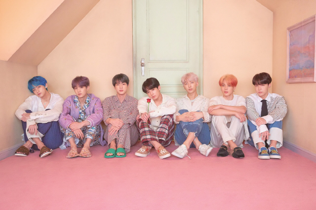Group BTS (BTS) is shaking the former World as it continues its new record march at the same time as its comeback.According to the latest chart (April 13), released by Worlds largest music streaming company Sporty on Friday, BTS new album MAP OF THE SOUL: PERSONAs title song Boy With Luv for Little Things.Halsey ranked third in the Global Top 200 - the highest official record for a Korean singer.The albums songs also reached the official record of the first two consecutive days of Korean singers, following the first day of the album, with the album being ranked 22nd in Mikrokosmos, 26th in Make It Right, 28th in HOME, 36th in Dionysus, 39th in Jamais Vu, and 50th in Intro: Persona.In particular, BTS ranked 4th in the list of the top 200 of the United States of America Sport, the highest record of Korean singers on the first day of release, and 5th on the second day, respectively.United States of America Sporty rankings are the main barometer on the Billboards chart.According to Billboards, the Billboards charts from 2018 have stated that they place more weight on paid subscription services such as Sporty and Apple Music and play that occurs on platform streaming.United States of America Billboards and Forbes have also reported articles that focus on BTS Sporty records.Media praised BTS as the first Asian singer to break 5 billion streaming in Sporty; once again they proved themselves in their own league.In addition, BTS has been hit by a double-blind line of FAKE LOVE music video and DNA music video exceeding 500 million views and 700 million views respectively.BTSs LOVE YOURSELF Her title song DNA music video exceeded 700 million YouTube views around 3:23 a.m. today (15th).The FAKE LOVE music video of LOVE YOURSELF Tear reached 500 million YouTube views at 2:04 pm on the 14th.DNA is the first music video in Korea group to achieve 600 million views. It visually expresses the lyrics of DNA, which is fateful from the beginning through virtual reality drawn in intense color and scenes that seem to cross space.In addition, FAKE LOVE music video expresses the emotions of dark farewell after realizing false love, and the intense performance and sophisticated visual beauty of BTS spreading between colorful sets make it impossible to keep an eye on.As such, the comeback is continuing the myth of the new record, and the news that it will be on the stage of the Billboards Music Awards once again is getting more and more hot topics.The United States of America Billboards Music Awards (BBMAs) will be held on May 1 at the United States of Americas MGM Grand Garden Arena on the official website and SNS channel. TS has officially announced its participation as a performer.BTS, along with Halsey, stage a new song, Boy With Luv at the 2019 Billboards Music Awards.As a result, BTS will be attending the United States of America Billboards Music Awards for the second consecutive year.BTS has proven its status as a global The Artist, starting with the 2017 Billboards Music Awards, winning the Top Social The Artist award for the second consecutive year in 2017 and 2018, attending the Performers for the second consecutive year in 2018 and 2019, and being nominated for the Top Social The Artist and Top Duo/group categories in 2019.Meanwhile, BTS first unveiled the Boy With Luv stage for small things in the United States of America NBCs SNL on the 13th.