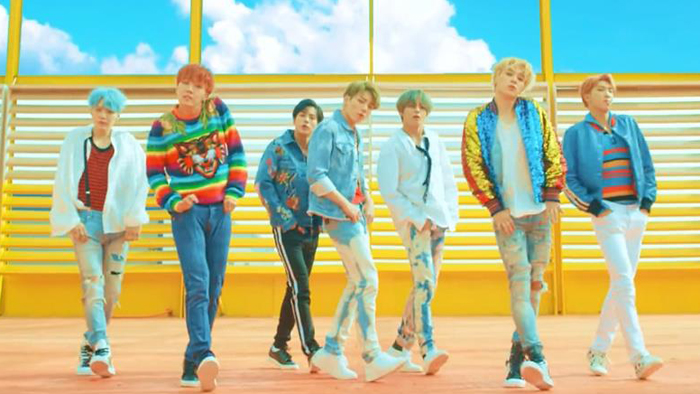 The group BTS Diane music video has exceeded 700 million views on YouTube.DNA, the title song of Love Yourself Seung Huh, has exceeded 700 million YouTube views in the morning today (15th).It is the second time as a group of Korean groups after Black Pink Tududududu.In addition, BTS Fake Love movie exceeded 500 million views on YouTube yesterday (14th).As a result, BTS has three 500 million views of the movie, including Burning.Articles and tips: Katok/Line jebo23end