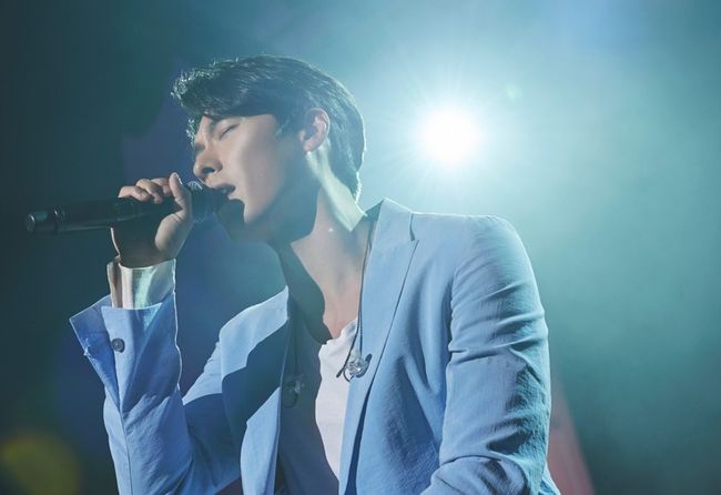 Actor Hyun Bin successfully completed the Seoul fan meeting.Hyun Bin held the LOG INTO THE SPACE -2019 HYUN BIN FAN MEETING TOUR at 4 pm at Sejong University Ocean Hall on the 13th and met with fans.It was the sweet voice of Hyun Bin that announced the start of the fan meeting.Hyun Bin, who appeared in a dark navy suit, presented Ailees is you among the TVN drama Memories of Alhambra Palace OST, which was loved by showing off his unique presence earlier this year, with a clear echo.In the ensuing LOG IN THE BEST SCENE corner, there were talk and sudden questions about the episode in the drama.Hyun Bin showed off the details of the craftsman by matching the enlightened questions hidden in the drama scene, and in the corner where the fans listen to the Lee Quest, he showed a frank and cute charm and communicating with the fans.In particular, Lee Quest, who wants to set an alarm with the voice of Hyun Bin, also cheered fans who filled the audience with a friendly Re-Ment, such as Baby Wakes Up, School Gaya, and Oguo Baby Wake Up.In the second part, the fans performed the The Quest, which consists of mini curling and taste sniper games, in stages and added fun.Especially in the mini curling corner where Team Bean was organized with the fans, the curling stone did not enter the overtime, so it was sweating, but it was cute as a curling stone was hard to brush the floor with a toothbrush.On the other hand, in the shooting mission, I succeeded in the mission with the wonderful shooting skill that I saw as a work.In the situational drama corner, which is the highlight of the performance, the audience was drawn and the concept of dating with Hyun Bin was made to satisfy the fantasies of the fans.In the second half of the corner, Hyun Bin used the famous ambassador of the drama Memories of the Palace of Alhambra, and made the audience feel excited by the heartbeat-inducing Re-Ment, Im in trouble, Miss Lee, will you please please me?Hyun Bin, who prepared the movie Shallow, an OST of the movie Stars Bon with a hand letter written directly in the ending, expressed his gratitude to the fans who were filled with seats, and also showed a thoughtful appearance and impressed the fans in Gangwon Province.Hyun Bin, who successfully completed the Seoul fan meeting to open the first round of the 2019 fan meeting tour, will continue its hot heat with Taiwan on April 20 and Hong Kong on May 11.VAST