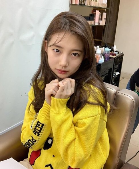 Bae Suzy posted a picture on his SNS on the 16th with an article entitled Harry Morning Chuu today.In the open photo, Bae Suzy is staring at the camera with a modest appearance without a toilet.The lovely atmosphere of Bae Suzy in a bright yellow animated character knit catches the eye.The netizens who encountered the photos responded such as It is so cute, It is beautiful today and Photoing.Meanwhile, Bae Suzy has left JYP Entertainment in the last nine years and signed an exclusive contract with Management Forest. He will appear in SBS drama Bond as Gohari.Bond is a drama depicting the process of digging up a huge national corruption that a man involved in the crash of a private passenger plane found in a concealed truth. It includes Bae Suzy, Lee Seung Gi, Shin Sung Rok and Jung Man Sik.