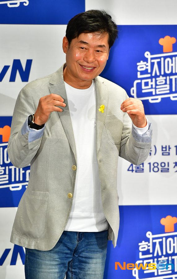 TVN Will it work locally? US side production presentation was held at Kensington Hotel Central Park Hall in Yeouido-dong, Yeongdeung-gu, Seoul on the afternoon of April 16th.Lee Yeon-bok, Eric, Lee Min-woo, Hur Kyung-hwan, John Park and Lee Woo-hyung PD attended the ceremony.Jang Gyeong-ho