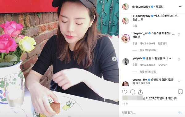 With the group Girls Generation Sunny revealing the current situation, members Taeyeon, Kwon Yuri and Im Yoon-ahs reaction to the post are the topic.Sunny posted several photos on her Instagram account on the 13th, with the caption: I charged energy... Im sad...?!In the photo, Sunny is eating a meal bread and having a relaxed daily life.What was noticed at this time was the comments of the Girls Generation members on the post.On this day, Taeyeon commented on Sunnys post, Lets recharge the S.U.S.Kwon Yuri also left a reply saying, Lets play with it, and Im Yoon-ah said, Its hard to fill.Sunnys writings and members comments have created significant nuances, raising fans expectations.Some fans speculate that it is not a comeback that Girls Generation is trying to slow after recharging.Girls Generation, which debuted in 2007, temporarily suspended full-time activities in 2017 when Tiffany, Swimming and Seo Hyun left SM Entertainment.But at the time, SM Entertainment said, Girls Generation is a very precious and meaningful group for SM, too. Members also do not think about dismantling at all.I will discuss the future direction of the team with the members and decide carefully. Sunny Instagram, DB