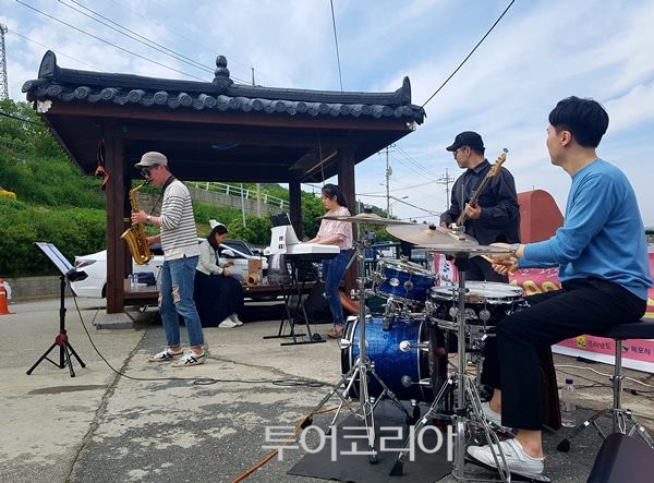 버스킹 이미지