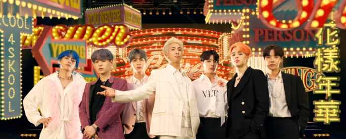 A long line of street lights under the colorful sky. A man who dances around holding the pillar.It is a scene in the music video of Boy With Luv by group BTS, which misunderstood the musical Love in the Rain.BTS, who delivered a philosophical message on the theme of Love Yourself in his previous work, sends a positive message on the bright pop sound in his new work Map of the Soul: Persona (MAP OF THE SOUL: PERSONA and hereinafter Persona).The record shows the trace of trying to combine BTS identity on the universal pop grammar (Kim Young-dae, a music critic).Pop Home The top spot in the US chart BTS InvasionAmi (ARMY and BTS fan club) enthusiastically cheered on the music sent by BTS.According to Billboards on the 16th, Persona is expected to top the Billboards 200 chart, which will be released on the 21st.Billboards predicted that Personas weekly sales would reach at least 200,000 to a maximum of 225,000.This is well above the 185,000 copies recorded by the last album Love Yourself-Reveal Answer (LOVE YOURSELF Answer).Billboards calculates the final sales volume by selling real music (CD and vinyl) and by selling music, which is converted into downloading and streaming of digital music.BTS fever is also hot in Britain, the Country of the Beatles.The British Official Chart said that Persona will be ranked # 1 on the UK Official Chart for the first time among Korean singers records.According to the official chart, Parsona has sold more than 10,000 copies since its release, more than the combined sales of the first three albums released by BTS.BTS was fully recognized as a true pop star, said Hong Jung-gap, a popular music critic.It is a continuous recognition that BTS music has a completeness as a world wide pop.BTS also ranked two of the previous albums on the Billboards 200.It is surprising that the songs of non-English-speaking countries are on top of this chart, but it is more meaningful because it is achieved through Korea Capital and Korea production system.BTS is becoming a model in the pop market around the world, beyond the K-pop market, said Seo Jung-gap, a critic.High-perfect music ... I expect to enter the top 5 of the Hot 100BTS, which debuted as a hip-hop idol, plays bright and cheerful music on this album, and boasts a more completeness while embracing a wider public with easy-to-hear music.It sounds bright, but the details of music are never light, said Kim Young-dae, a popular music critic at United States of America Seattle. It is neat and neat, and the arrangement is also perfect enough to compare with United States of America pop music.The lyrics that are strongly self-conscious strengthen their worldview, and BTS emphasizes their ties with fans by frankly revealing their dreams and anxieties in the new album.Impressive in its attitude to further highlight and develop the true and deep aspects of artists, said reviewer Min Jung-gap.Kim Young-dae, a critic of the Korean pop industry, said, BTS has tried to combine their identity with pop music. At the time of its greatest popularity, there is a desire to achieve results in the broader public, especially the United States of America market, but at the same time, they could not give up their unique musical identity and world view that defined their career.The title song Poetry for Small Things featured by popular singer-songwriter Halsey of United States of America is gaining popularity with 4th to 5th place in Sporty, the largest music source site of United States of America.It is the first time that BTSs song has been in the top five of this chart, and attention is also paid to its performance on the Billboards main single chart, the Hot 100.In addition to sound source streaming and downloading, Hot 100 also has a high barrier to entry into non-English songs by putting the number of radio broadcasts as ranking items.Kim Young-dae, a popular music critic, said, Poetry for Small Things is a radio-friendly song, and predicted that it will be possible to enter the top 5 of the Hot 100.Conjugation of Identity to Pop Grammar: The Growth of BTS