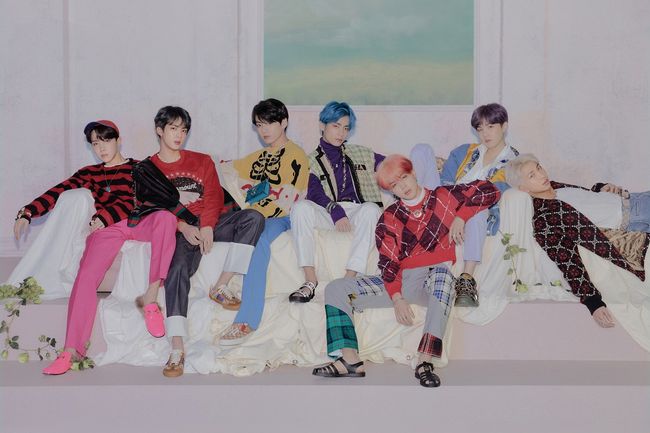 It is a BTS that shows off its global presence with a new record at the same time as a comeback.BTS is sweeping World once again shortly after their comeback, revealing a new record makers presence as they pour out new records in four days of comeback.Attention is focused on the power of BTS, which surprises World.BTS is pouring new records every day as it released its new album MAP OF THE SOUL: PERSONA on the 12th and made a comeback.The power of BTS, which has captured World, has been proven through meaningful achievements. It is meaningful not only in the record of K-pop singer but also in the fact that it collects and expands Worlds fandom.BTS is sweeping World at the same time as it is making a comeback, and it is receiving global attention as it pours out the shortest and best record.After achieving good results worldwide last year, he has been showing his constant presence by pouring new records immediately after his comeback with his new album.It is the ripple force of BTS, which has become stronger as it achieves new records every day.BTS has already demonstrated a global ripple effect, with pre-orders before the comeback, exceeding 3 million album sales.Immediately after the comeback, it is showing the ripple power by achieving the chart line up to the songs in addition to the title song as well as the Olkill, the number one music chart in Korea.It is a BTS that has been ranked number one on the music charts for the sixth day and has raised fandom and public awareness. In the aftermath of BTS comeback, the server error of Melon, the largest music source site in Korea, occurred on the same day.BTS also poured out new records shortly after their comeback: The new song Boy With Luv music video surpassed Worlds shortest 100 million views.It broke another record by breaking the YouTube view of 100 million views at 7:37 am on the 14th, 37 minutes after the public release. It was also a new record of BTS.BTS is the new album, topping the list of top-notch iTunes albums in 86 countries and regions around World, including United States of America, Canada, the United Kingdom, Brazil, Singapore, India, Japan, and the City for Small Things topped the list of Top Songs in 67 countries and regions around World, including United States of America, Canada and Russia.This is a sign of BTS global power.BTS has also made significant records. This album will be the third time in the U.S. main album chart Billboardss 200.It is the third and third consecutive number one after LOVE YOURSELF Tear in May last year and LOVE YOURSELF Answer in September.Bilbo reported on the overwhelming sales of BTS albums and predicted the top spot on the Billboardss 200.In addition, it is the first bulletproof boy band to be ranked first in this album on the UK official chart.The official charts reported that BTS new album will be the first album in Korea to achieve the highest sales volume in the UK.As a result, it became the first Korean singer to win the first place on the British official chart album chart.BTS has also set a record for the best Korean singer in Sporty Pie, Worlds largest music streaming company.According to the latest Sporty Pie chart (as of April 13), BTS new album title song Poetry for Small Things ranked third in the Global Top 200.This is the highest official record of Korean singers.It is proving once again the power of BTS with records that reveal not only domestic records but also global presence.BTS has been nominated for the top social artist category for the third consecutive year at the 2019 Billboardss Music Awards held on May 1, and is also making it possible to expect an award by being nominated for the top duo/group category.As a performer, he will attend the concert with world-renowned singer Halsey, and global interest in BTS is expected to continue hot for the time being.big hit entertainment offer