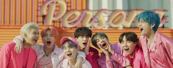 It is a great feat.BTS made a new history of K-pop by becoming the first Korean singer to be ranked simultaneously on the album charts of Billboardss 200 and British Official Charts on the 16th with its mini-album Map of the Sol: Persona (MAP OF THE SOUL:PERSONA), which was released at 6 p.m. on the 12th (Korea time).The first place on their Billboardss 200 is the third time in May last year, following Love Yourself former Tear and Love Yourself Resolution Anser in September.Billboardss and the Official Chart announced this on the homepage before the announcement of the new ranking next week.The two charts are the most prestigious indicators that allow World to read the flow of popular music, so BTS won the title and solidified its position as a global top artist.The BTSs performance has already been predicted.Those who have already recorded more than 3 million records on the album have swept overseas music charts such as iTunes as well as domestic music charts from the day after the release of the new album to the 16th.In addition, after the release of the music video of the title song Boy With Luv, it exceeded 100 million views on YouTube in 37 hours and 37 minutes, the shortest time in World.All songs, including Worlds largest streaming platform Sporty Pie Global Top 200, have also entered the rankings.As a result, Im Jin-mo, a popular music critic, said that it was a great feat for the US and UK charts.The simultaneous first place in United States of America as well as in the United Kingdom shows that BTS has established its global status, he added.The power of a single song is also important to gain the status of a household name, which everyone around World knows their name, said Lim Jin-mo, a critic. If you get to the top of the Hot 100 chart, you will be able to build a more perfect global fandom.