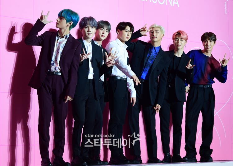 Group BTS said it was burdensome to pioneer its own path.BTS swept the album charts in succession, leading the major world music markets, including United States of America Billboards, British Official Charts and the Japanese Oricon Chart, with Map of the Soul: Persona.Billboards was the third topped the main chart Billboards 200, and the UK official chart was the first Korean singer to record the top spot.Was there no pressure to pioneer his own way in the World music market beyond K-pop?First, Jean said, We were able to pioneer, not suddenly at this position, but because the seniors opened the road first.If it is not burdensome, it is a lie. It is still very burdensome. We do this, the burden is.But we are trying hard to get rid of our main business, music and stage.I do not think I can work harder because the fans support me from the side. What made BTS so great? Suga said, Ive thought about something special and Ive been thinking a lot.I thought, What are we going to love because we are so different? I think a lot of it is different and not different. Suga said, The fans who respond to our music are asked about their passionate, love and support, and I think it is our special thing to meet a really special fan these days.BTS will start the stadium tour Love Your Self: Speak Your Self in eight World regions starting with United States of America Los Angeles on May 4-5.