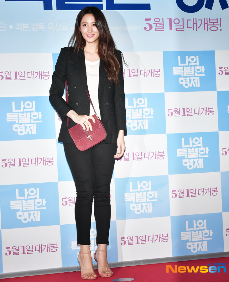 The VIP premiere of the movie My Special Brother was held at Megabox COEX in Seoul on the afternoon of April 18th.Actors Shin Ha-kyun, Lee Kwang-soo, Isom, and Yook Sang-hyo attended the ceremony.The film My Special Brother is a human comedy film about the friendship of two men who have lived like a body for 20 years, although they have not mixed a drop of blood, with their hair-spending brother Seha (Shin Ha-kyun), their body-spending brother Dong-gu (Lee Kwang-soo).Lee Jae-ha