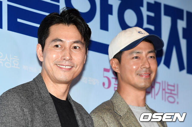 The VIP premiere of the movie My Special Brother was held at Megabox COEX in Seoul on the afternoon of the 18th.Actors Jung Woo-sung and Jo In-sung are doing photo time.