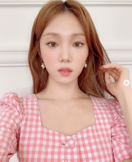 Model and actor Lee Sung-kyung has revealed his current situation.Lee Sung-kyung posted several self-camera photos on his instagram on the 18th.In the photo, Lee Sung-kyung is staring at the camera in a pink checkered top, her trademark subtle brown eyes showing off her mysterious charm.Netizens responded to Pink Pink, Crazy and crazy, My heart for a moment and Is not it too pretty?On the other hand, Lee Sung-kyung is about to release actor Lamiran and the movie Girl Cops.
