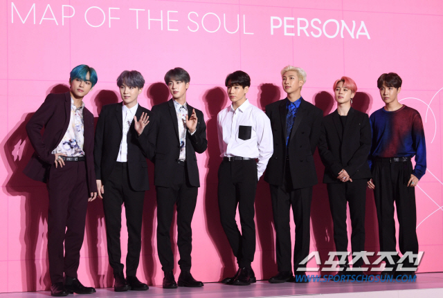 It is BTS, too.BTS released its new album Map of the Soul: Persona (MAP OF THE SOUL: PERSONA, hereinafter Persona) on Wednesday, setting up a comeback stage for the title song Poetry for Small Things on United States of Americas SNL.Despite the comeback One Week, the interest in them is still hot. They continue their new record marches every day, showing off their global popularity.So I summarized the record set by BTS between comeback One Week.The domestic response was huge: BTS has been pre-ordering the album Persona since March 13, with a whopping 302,182 pre-orders for this album.On the first day of the albums official release on the 12th, it surpassed 1 million copies, and set a record of 2.134,480 copies (the results of the Hanter charts) on the 19th.This is the highest number of Boy Group albums in the history and the highest sales volume in the first week of BTS album history.It more than doubled the number of 1003,524 copies recorded by Love Your Self before and TER (LOVE YOURSELF - Tear), which was released in May last year.The sound source response is also formidable.Immediately after the release of Persona sound source, the melon server, the largest sound source site in Korea, has been hit by a hot echo, and it has been devouring the top of various sound source charts such as Bugs Soribada Genie Naver Music.The overseas response was also surprising: Persona swept the top of the iTunes top charts in 86 countries and regions around the world shortly after its release on Wednesday.The title song Poetry for Small Things topped the top charts in 67 countries and local top songs; the title songs and other songs also made it to the entire song chart.It also performed well in Apple Music and Sporty, the main barometer on the United States of America Billboards chart.Persona, which entered the 20th Apple Music US chart on the 12th, achieved the achievement of the whole song chart on the 13th.In particular, City for Small Things reached the 59th place on the daily charts, attracting attention. On the 14th, it jumped to 38th place.In the pop genre chart, Poetry for Small Things took first place, and it is getting hot response by settling in the top 20 of all songs.On the 13th, it hit Sporty: the entire song Persona on the US charts and global charts was charted, and Poetry for Small Things ranked fourth.On the 14th, City for Small Things ranked third in the global top 200 charts, rising the limit rankings, breaking the record of the Korean singer.Also on the first day were: 22nd in Mikrokosmos, 26th in Makie It Right, 28th in Home, 36th in Dionysus, 39th in Jamais Vu, and 50th in Intro:Persona Following this, the first two consecutive days of Korean singers have achieved the official record of climbing to the Top 50.On the 16th, he achieved the United States of America Billboards 200 for the third time in his career.Persona will be number one on the Billboards 200 chart, Billboards said.BTS has been ranked # 1 on the Billboards 200 with Love Your Self-Before - LOVE YOURSELF - Tear and Love Your Self-Resolution - Answer.It then engulfed the UK: Persona topped the UK Official Chart with more than 10,000 sales, the first record for the Korea The Artist.YouTube also shows the aspect of the strongest group of K - POP.The City for Small Things music video surpassed 100 million views of YouTube in 37 hours and 37 minutes.This is the shortest record in the world, and BTS has the 18th 100 million view music video.The BTS continues to record a record that no one can see. I am glad to say that I have done well because I am a person.Even if you dont want to think important, youre happy to enjoy the figures that are coming, but if you feel like that, you might think of the lights and the weight at the same time.I think, Its a big deal, I have to do better. So I think I could have come this far.Some people say that they are sorry that they can not enjoy it completely, but they are trying to catch it without overflowing because they think they are achieving more than our bowl.I am grateful because it is a job that feeds on attention. I am trying to work hard by melting it with our nourishment. BTS is nominated for the Top Duo/group category and Top Social The Artist category at the 2019 Billboards Music Awards on May 1, prompting the Korean singer to expect the first Billboards main award.They will perform as a performer with Halsey, who featured in the Poetry for Small Things at the awards ceremony.Also, on May 4, we plan to launch a stadium tour of Love Yourself: Speak Your Self (LOVE YOURSELF: SPEAK YOURSELF) starting with United States of America Los Angeles.