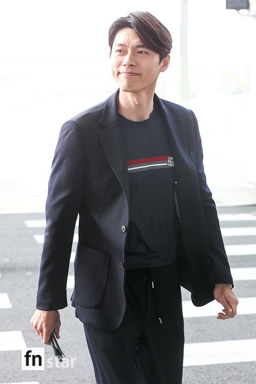 Actor Hyun Bin left for Taipei, Taiwan, through Incheon International Airport to attend a fan meeting in Taiwan on the afternoon of the 19th.