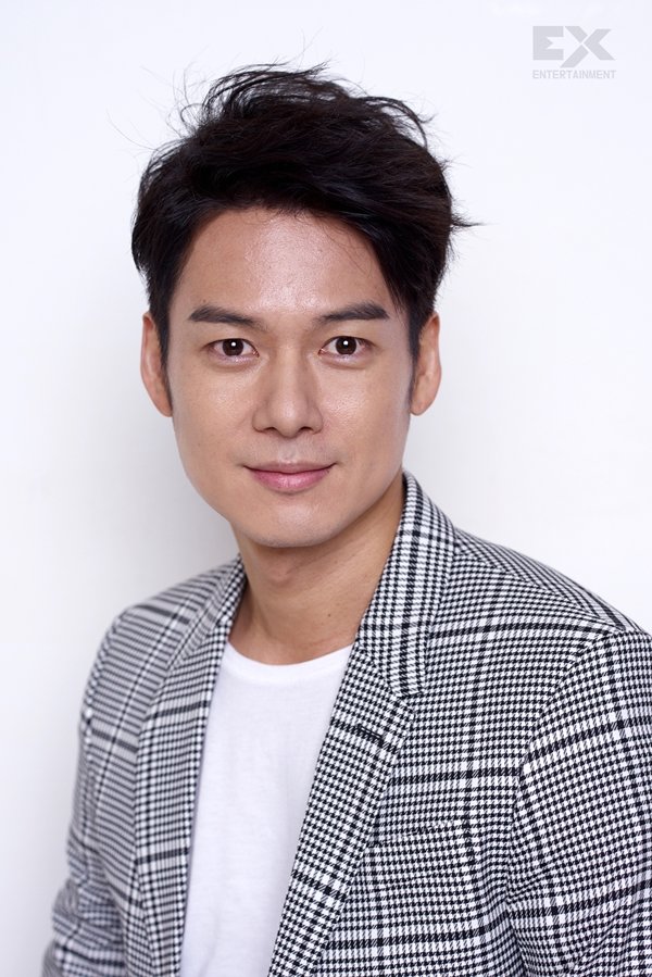이엑스엔터테인먼트 이미지