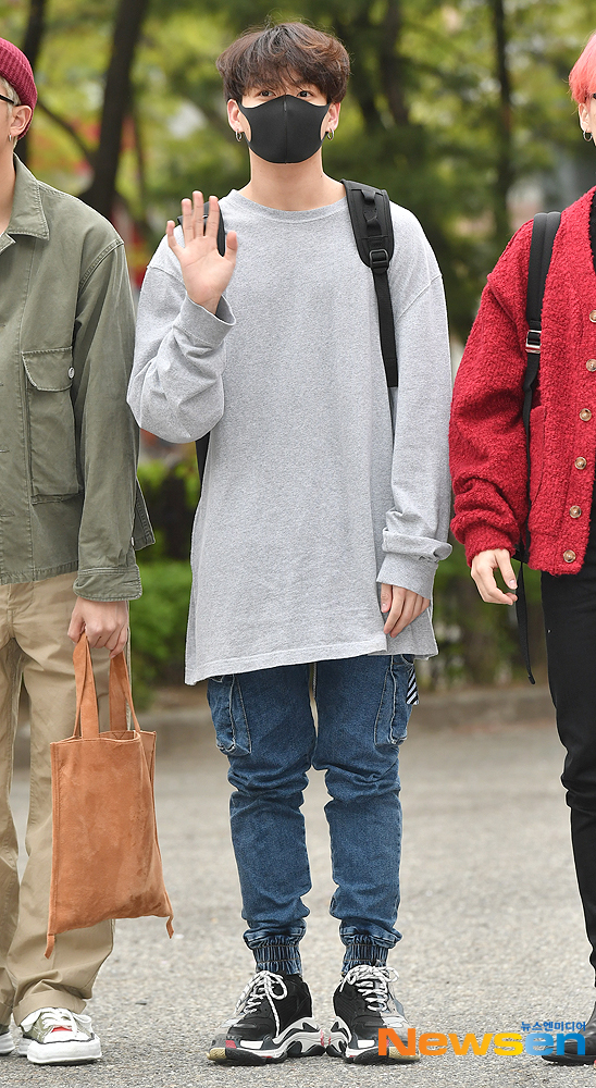 Singer BTS Jungkook has a photo time ahead of the rehearsal of KBS 2TV Music Bank held at the public hall of KBS New Pavilion in Yeouido-dong, Yeongdeungpo-gu, Seoul on April 19.useful stock