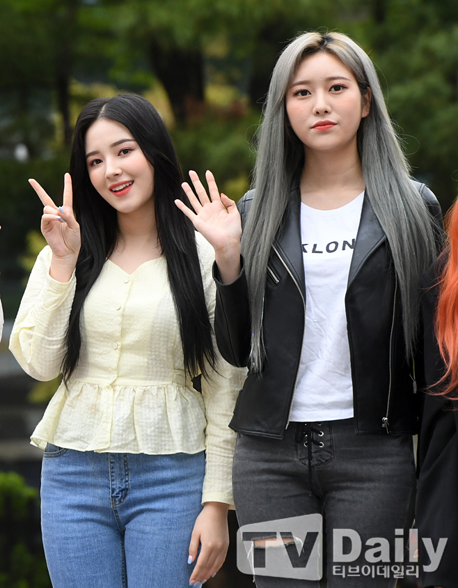 Momoland Nancy Jane the Virgin is on her way to work for the KBS 2 Music Bank recording at KBS New Building in Yeouido, Yeongdeungpo-gu, Seoul on the morning of the 19th.[Music Bank on its way to work