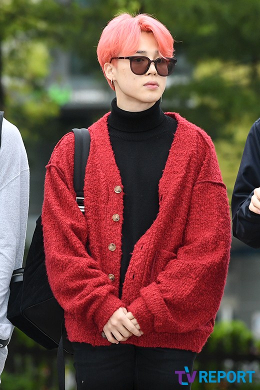 Jimin of the group BTS is attending the KBS 2TV Music Bank rehearsal held at KBS New Building in Yeouido-dong, Yeongdeungpo-gu, Seoul on the morning of the 19th.