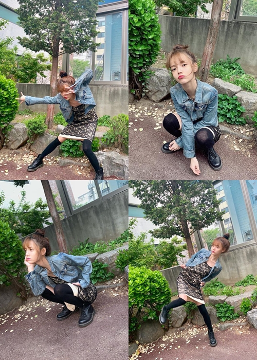 AOA Ji Min revealed his daily life.Ji Min posted several photos on his instagram on the afternoon of the 20th with a short article called I feel today.The photo shows AOA Ji Min taking a variety of poses toward the camera.Jimin is taking a playful pose that seems to be a god, but he is sitting down and showing various states such as showing a full of troubles.Especially, his still slender body and chopstick legs catch more attention.Meanwhile, AOA Ji Min recently became a health disorder, and at the time, the agency dismissed the concern by saying that it was healthy about the health abnormality.