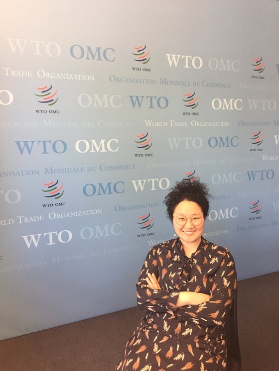 지난해 4월 WTO 사무국을 방문한 고성민 산업부 사무관이 포즈를 취했다. [산업통상자원부]