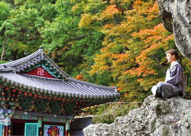 불교 전통 수행법 중 하나인 선무도를 체험할 수 있는 경북 경주의 골굴사.