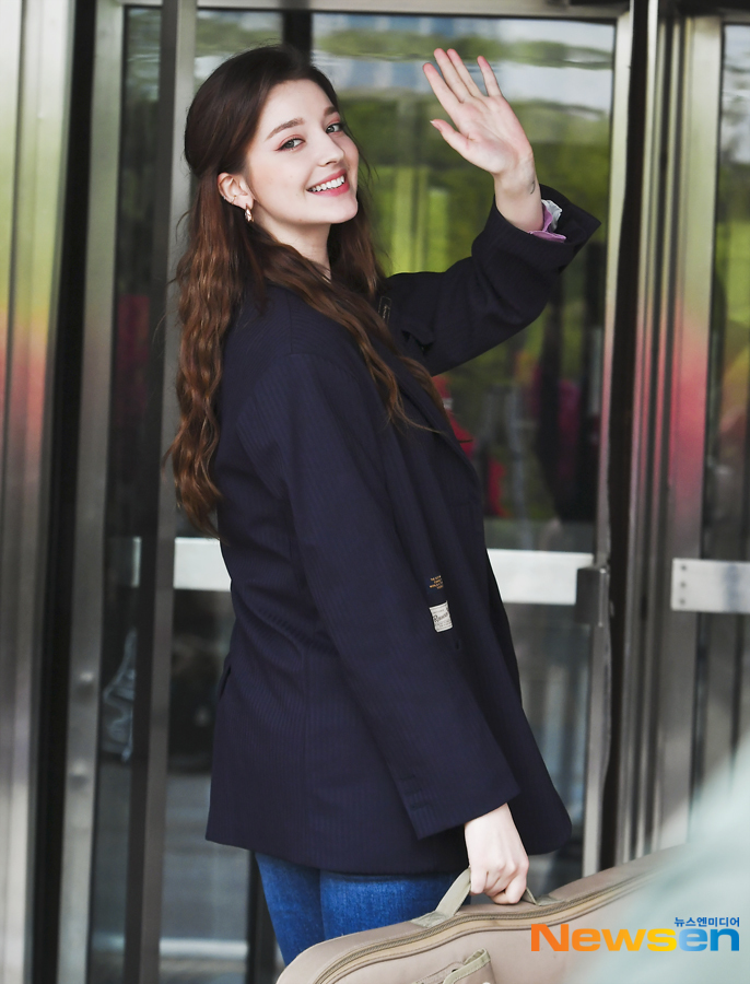 KBS 2TV Hello recording was held at KBS annex in Yeouido-dong, Yeongdeungpo-gu, Seoul on April 21st.Angelina Danilova poses for the day.Lee Jae-ha