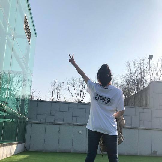 <p>Actress Kim Hye Yun this SBS Running Man viewers and encourage.</p><p>Kim Hye Yun 4 21 - today SBS Running Man 5 p.m. a lot of a lot of look atwriting with pictures.</p><p>In the picture, a pale smile to the camera staring Kim Hye Yun of all our won. Kim Hye Yun of clear and large-eyed this. Another picture, such as in Running Man name tag attached Kim Hye Yuns majestic pose is remarkable.</p><p>A picture for the fans our Princess finally for function, or, present them., top view, etc reactions.</p><p>Kim Hye Yun starring Running Man, this day, 5 p.m. broadcast.</p>