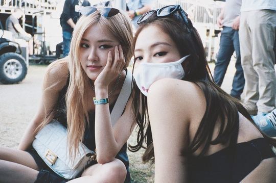 Group BLACKPINK member Jenny Kim announced the current situation.Jenny Kim posted several photos on her Instagram account on April 24.The photos featured members of BLACKPINK who enjoyed a relaxing time: Jenny Kim and Rose added stylish charm by wearing sunglasses.Jenny Kims sensual eyes draw attention.Fans who encountered the photos responded such as Its so beautiful, Simkung, Whats the eye, its really fascinating.delay stock