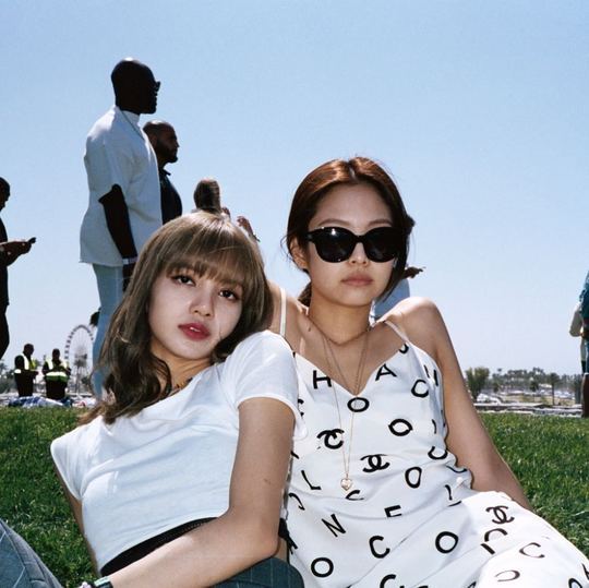 Group BLACKPINK member Jenny Kim announced the current situation.Jenny Kim posted several photos on her Instagram account on April 24.The photos featured members of BLACKPINK who enjoyed a relaxing time: Jenny Kim and Rose added stylish charm by wearing sunglasses.Jenny Kims sensual eyes draw attention.Fans who encountered the photos responded such as Its so beautiful, Simkung, Whats the eye, its really fascinating.delay stock