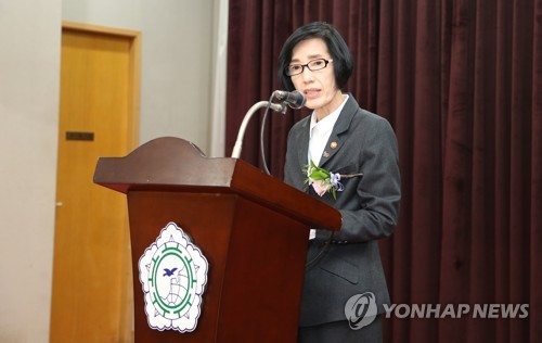 피우진 국가보훈처장이 지난 18일 오전 서울 중앙보훈회관에서 열린 제58차 대한민국전몰군경유족회 정기총회에서 격려사를 하고 있다. [연합뉴스 자료사진]