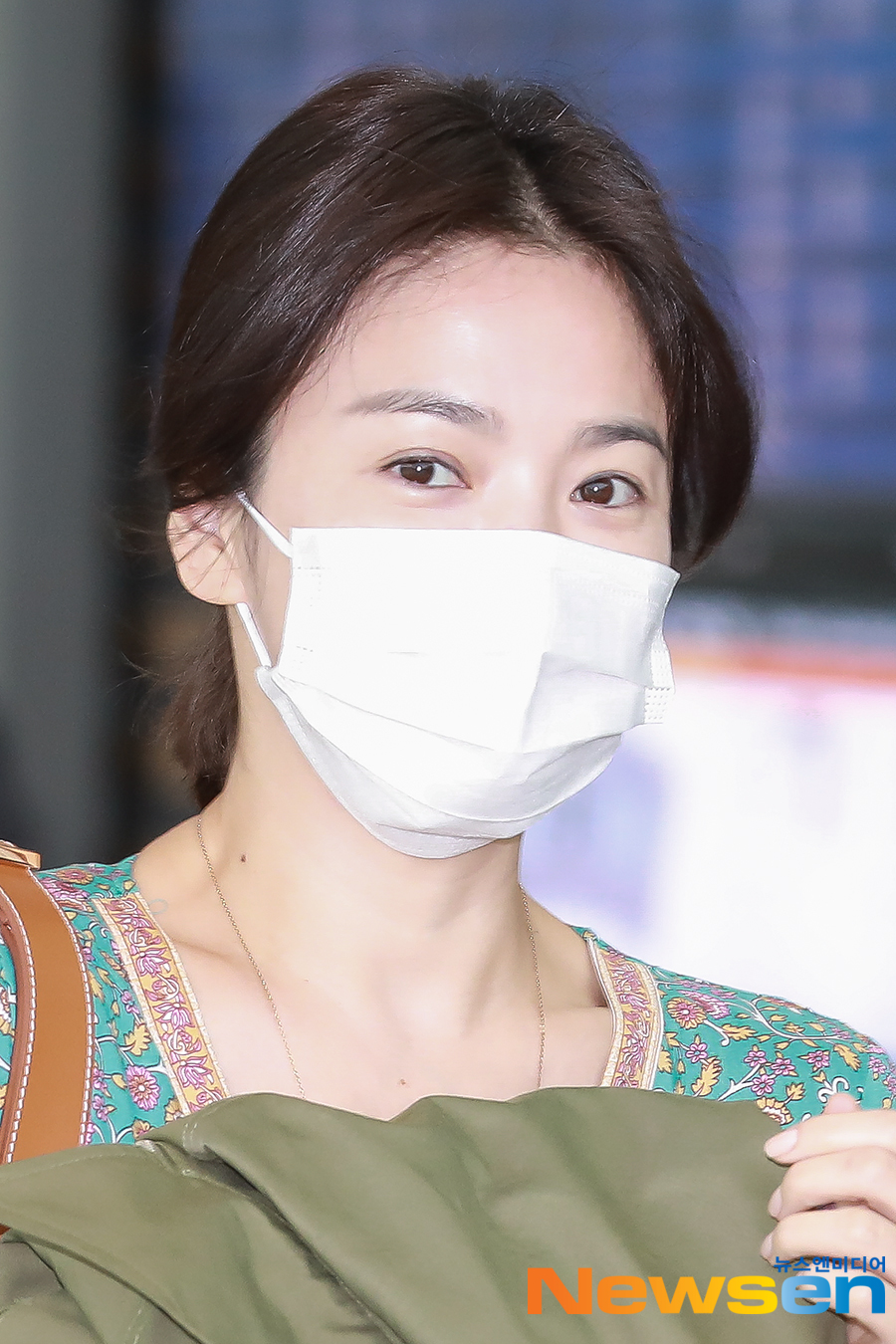 <p>Actress Song Hye-kyo(Songhyekyo)4 25 am Thailand Open in Beauty brand Sulwhasoo promotions attended a car Incheon International Airport through Thailand to Bangkok-departure.</p><p>#Song Hye-kyo #Songhyekyo #Incheon Airport #airport fashion #Sulwhasoo</p>
