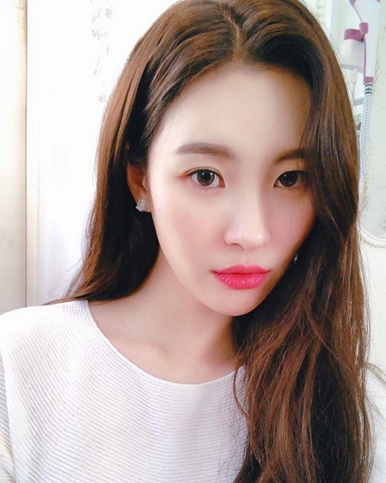 Sunmi posted a selfie on her Instagram page on Saturday.Sunmi in the photo is staring at the camera with her long hair hanging down.Recently, Sunmi has reportedly increased its weight by 8kg for the world tour. More lively looks attract attention.The netizens who saw this responded such as Best, Beautiful all day and Skin is shining.On the other hand, Sunmi will tour Europe in five countries, starting from London on May 30, Warsaw in Poland on June 2, Amsterdam in the Netherlands on June 4, Berlin in Germany on June 6, and Paris in France on June 7.