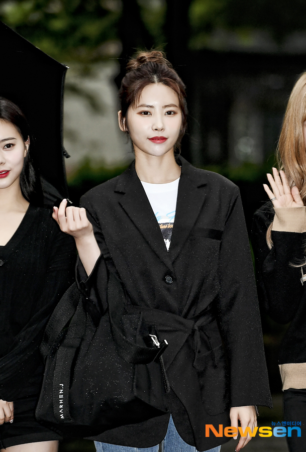 The rehearsal of KBS 2TV Music Bank was held at the public hall of KBS New Pavilion in Yeouido, Yeongdeungpo-gu, Seoul, on April 26.Singer DIA (Unis, Eunjin, Jenny, Chung Chae Yeon, Ye Bin, Eun Chae, Ju Eun, Som Yi) is attending the rehearsal.Lee Jae-ha