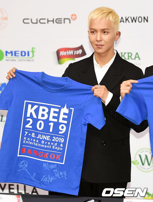 The appointment ceremony for the ambassador for the 2019 Bangkok Hallyu Expo was held at the KOTRA International Conference Hall in Yeomgok-dong, Seocho-gu, Seoul on the afternoon of the 26th.Group WINNER Song Min-ho has photo time.